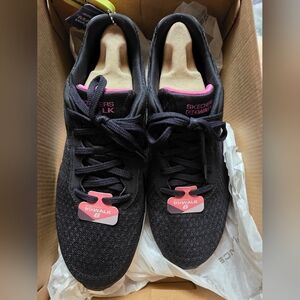 Womens Skechers Go Walk 6 Size 9 NIB